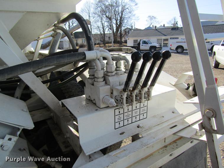 image for item DB5980 1994 International 9200 dry fertilizer tender truck