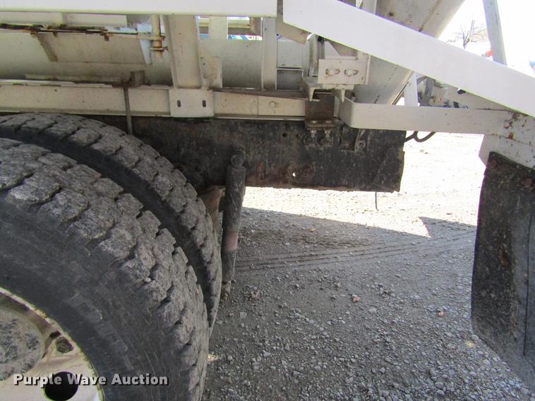 image for item DB5980 1994 International 9200 dry fertilizer tender truck