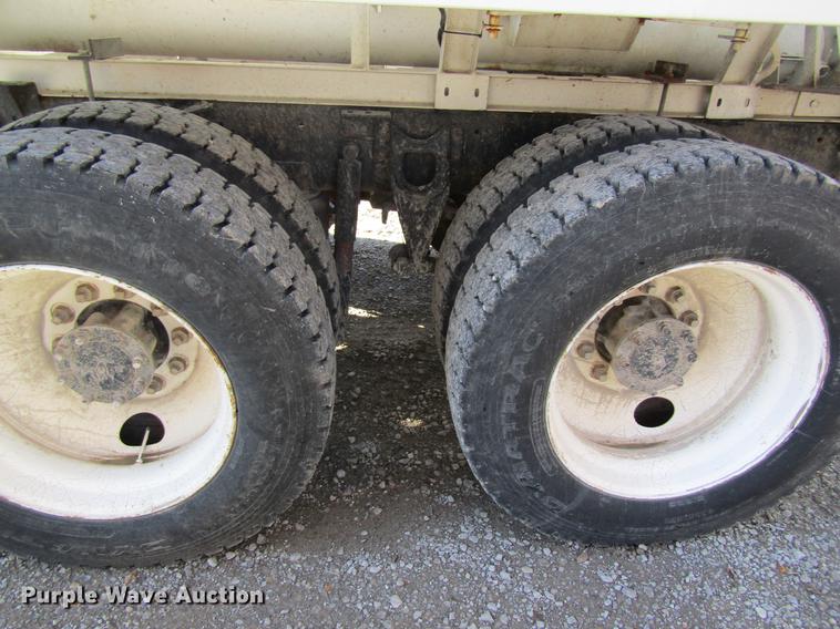 image for item DB5980 1994 International 9200 dry fertilizer tender truck