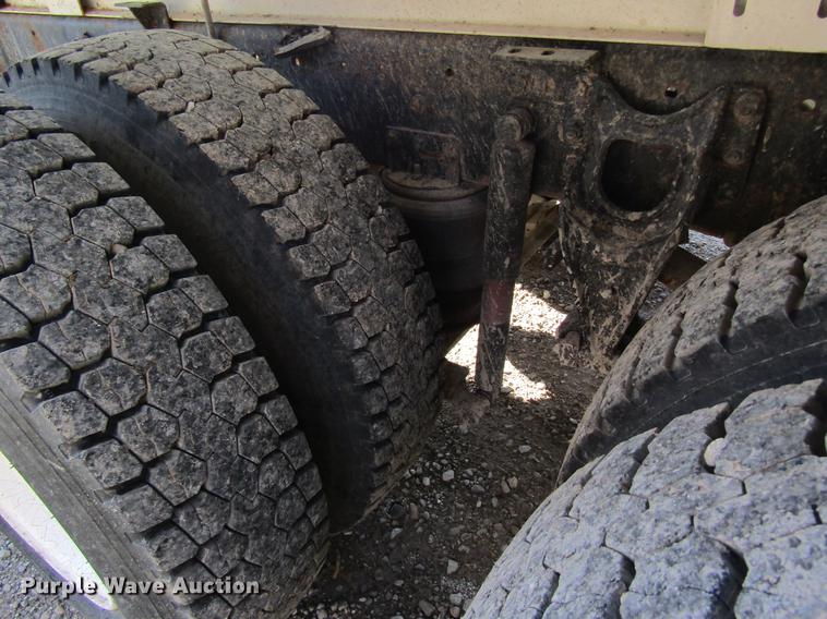 image for item DB5980 1994 International 9200 dry fertilizer tender truck