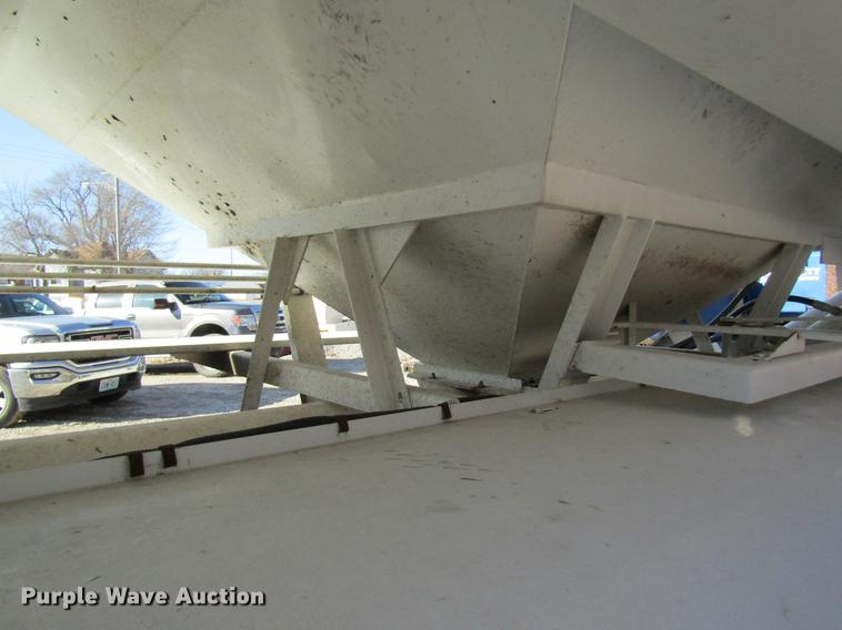 image for item DB5980 1994 International 9200 dry fertilizer tender truck