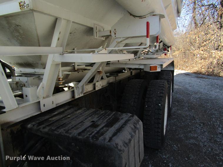 image for item DB5980 1994 International 9200 dry fertilizer tender truck