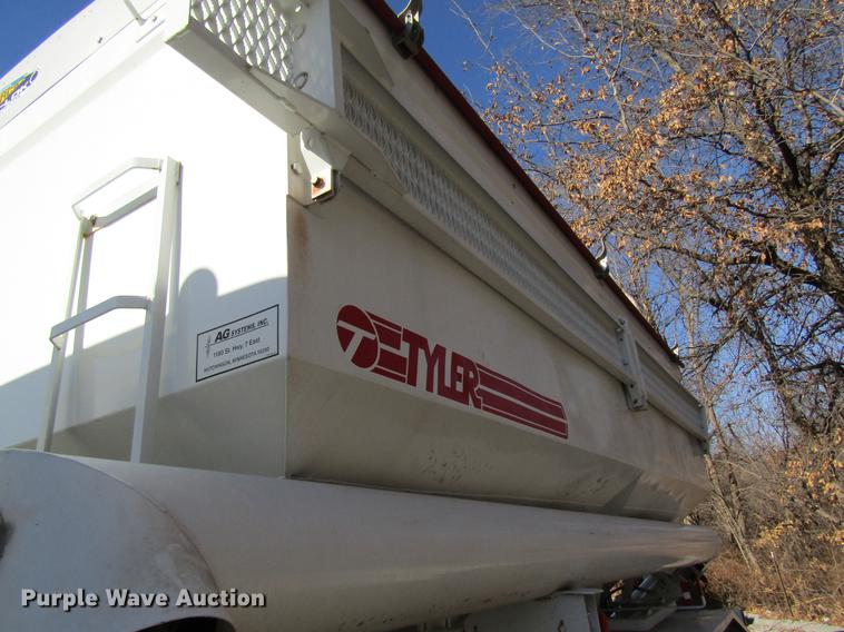 image for item DB5980 1994 International 9200 dry fertilizer tender truck