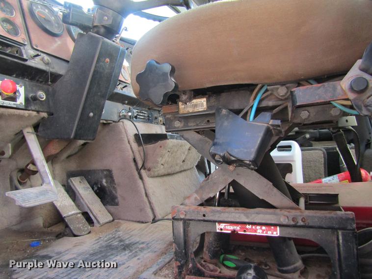 image for item DB5980 1994 International 9200 dry fertilizer tender truck