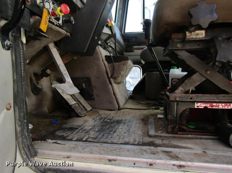 image for item DB5980 1994 International 9200 dry fertilizer tender truck