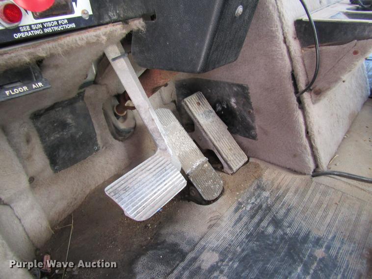 image for item DB5980 1994 International 9200 dry fertilizer tender truck