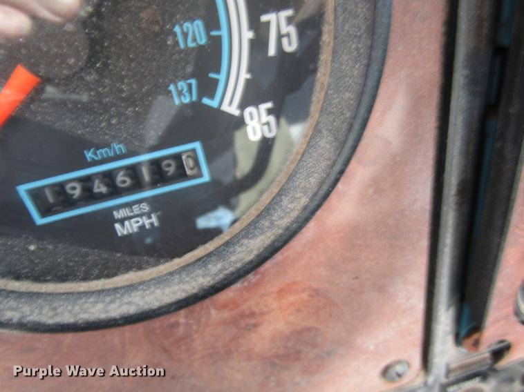 image for item DB5980 1994 International 9200 dry fertilizer tender truck