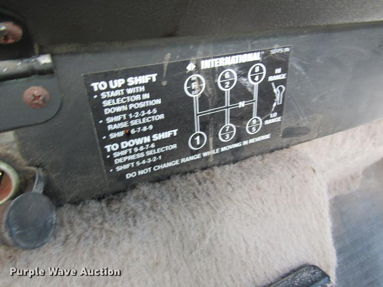 image for item DB5980 1994 International 9200 dry fertilizer tender truck