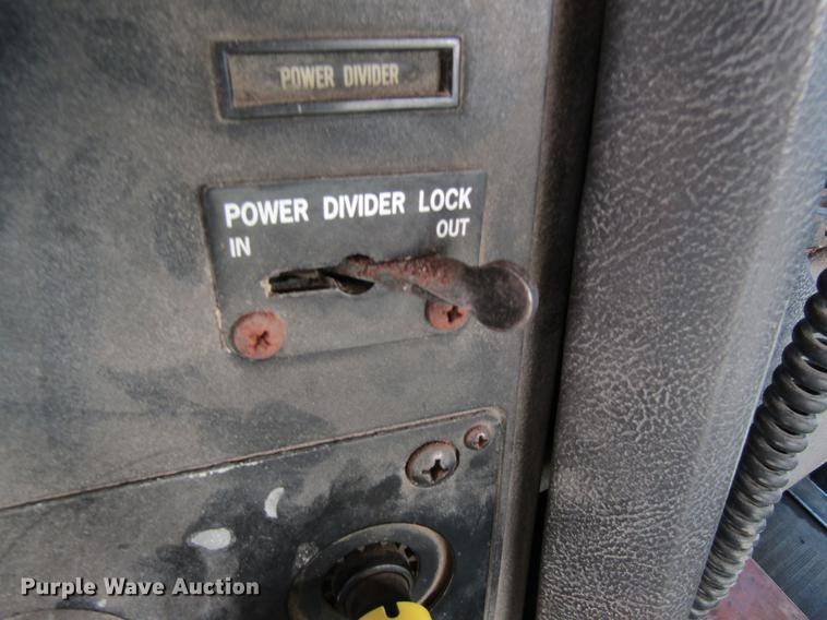 image for item DB5980 1994 International 9200 dry fertilizer tender truck