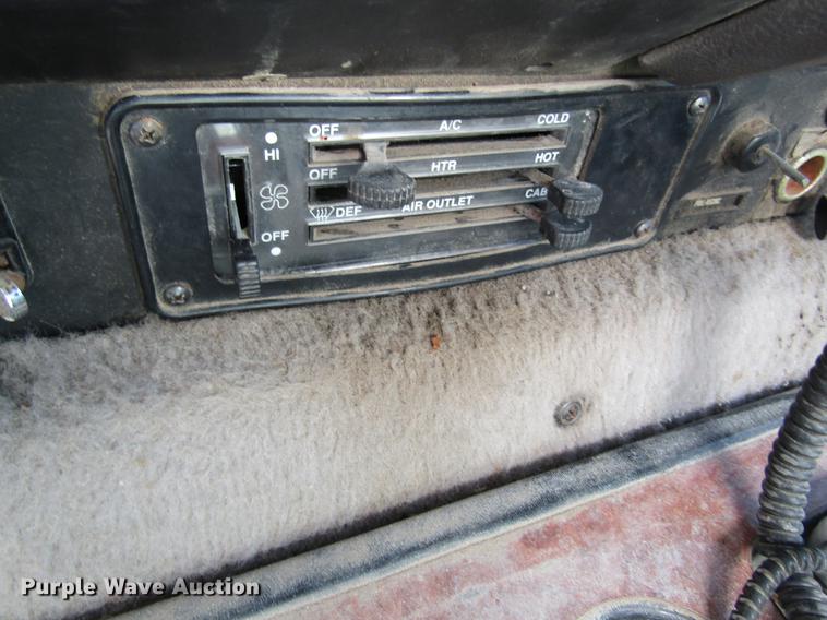 image for item DB5980 1994 International 9200 dry fertilizer tender truck