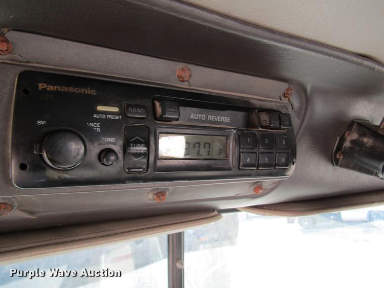 image for item DB5980 1994 International 9200 dry fertilizer tender truck