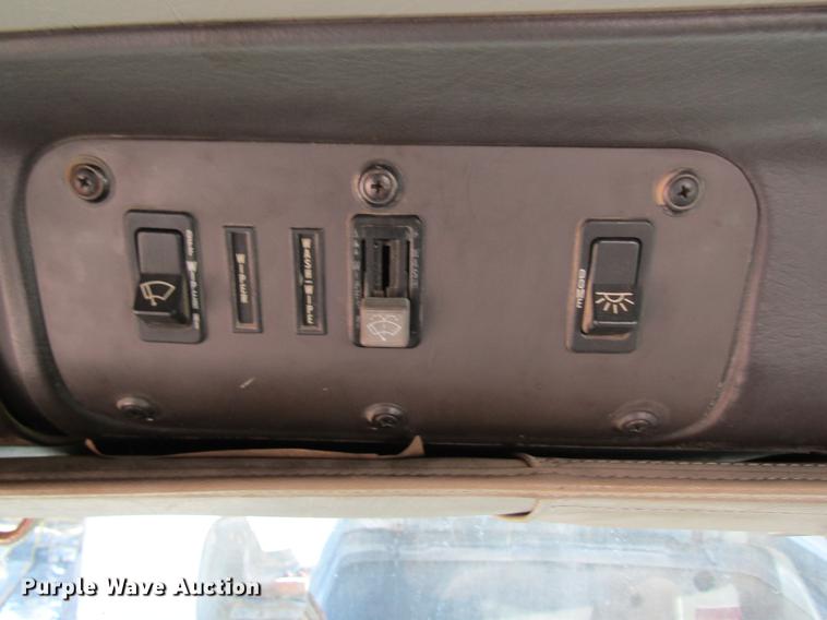 image for item DB5980 1994 International 9200 dry fertilizer tender truck