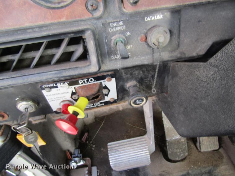 image for item DB5980 1994 International 9200 dry fertilizer tender truck