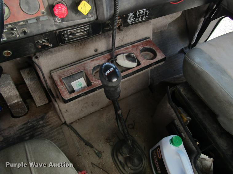 image for item DB5980 1994 International 9200 dry fertilizer tender truck