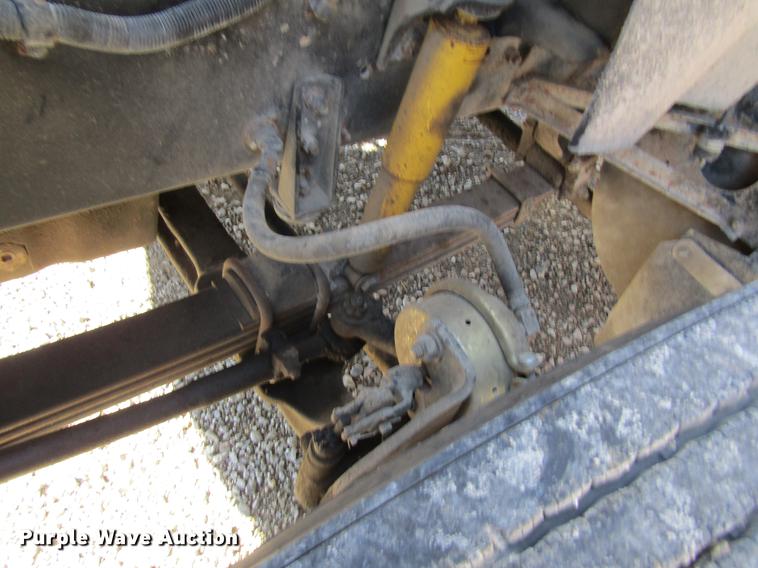 image for item DB5980 1994 International 9200 dry fertilizer tender truck