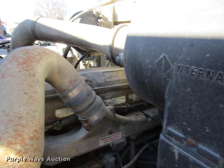 image for item DB5980 1994 International 9200 dry fertilizer tender truck