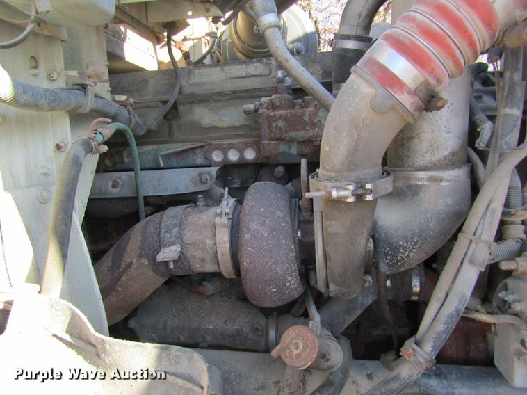 image for item DB5980 1994 International 9200 dry fertilizer tender truck