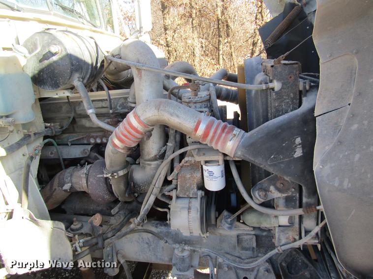 image for item DB5980 1994 International 9200 dry fertilizer tender truck