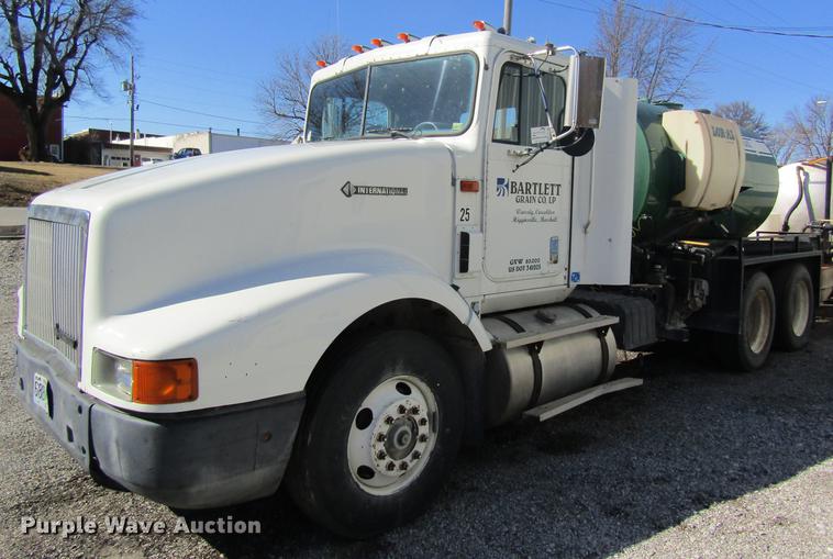 image for item DB5984 1995 International 9400 nurse tank truck