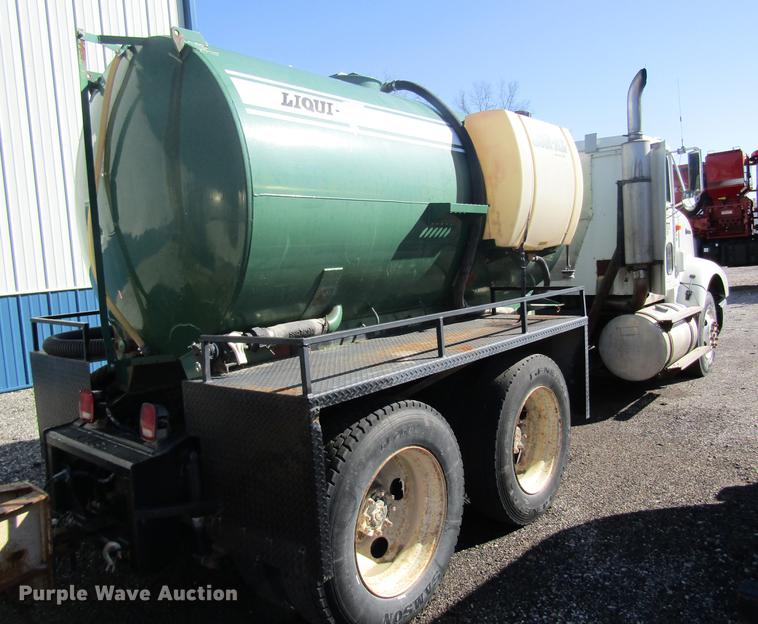 image for item DB5984 1995 International 9400 nurse tank truck