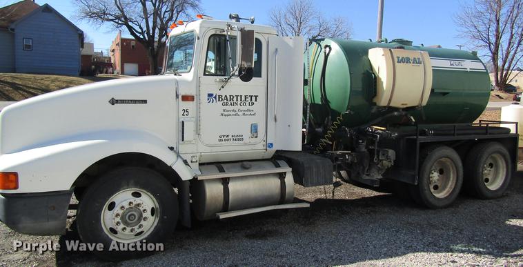 image for item DB5984 1995 International 9400 nurse tank truck