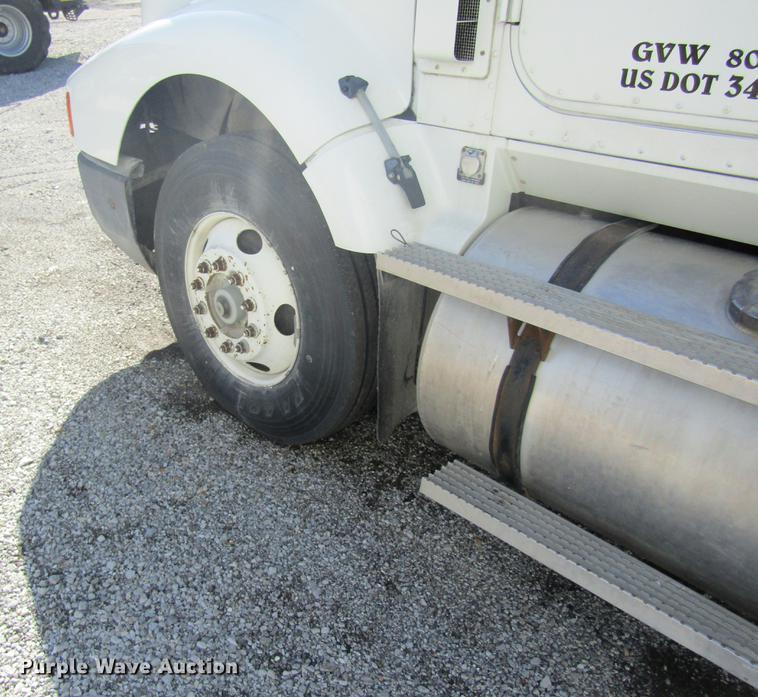 image for item DB5984 1995 International 9400 nurse tank truck