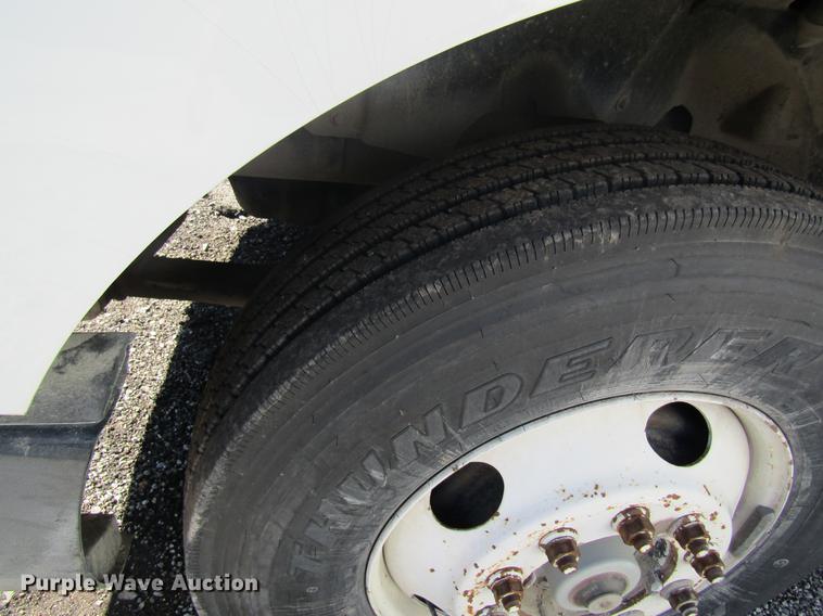 image for item DB5984 1995 International 9400 nurse tank truck