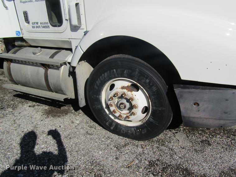 image for item DB5984 1995 International 9400 nurse tank truck