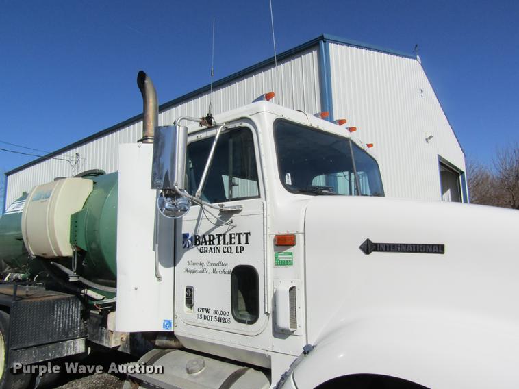 image for item DB5984 1995 International 9400 nurse tank truck