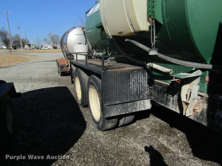 image for item DB5984 1995 International 9400 nurse tank truck