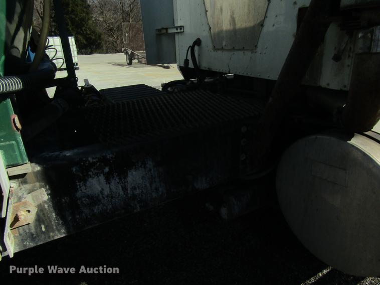 image for item DB5984 1995 International 9400 nurse tank truck