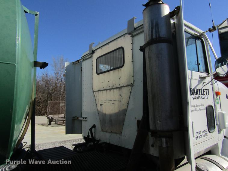 image for item DB5984 1995 International 9400 nurse tank truck