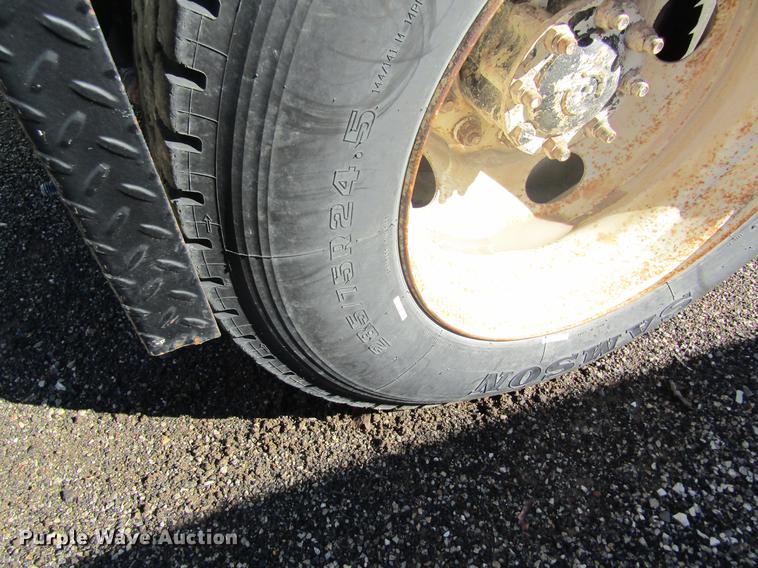 image for item DB5984 1995 International 9400 nurse tank truck