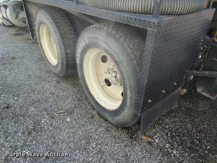 image for item DB5984 1995 International 9400 nurse tank truck