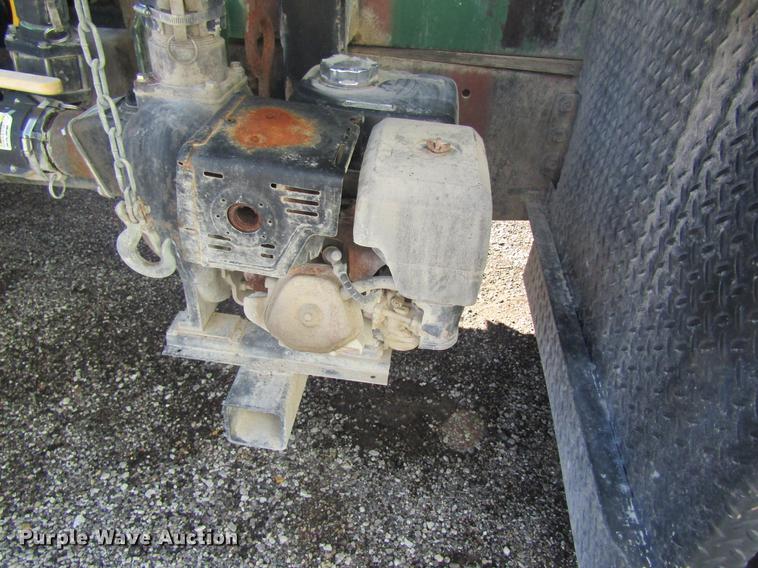 image for item DB5984 1995 International 9400 nurse tank truck