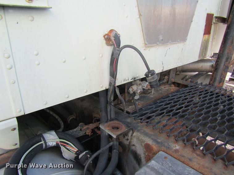 image for item DB5984 1995 International 9400 nurse tank truck