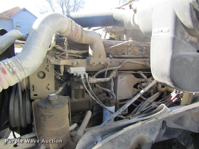 image for item DB5984 1995 International 9400 nurse tank truck