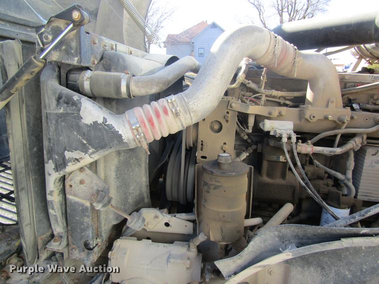 image for item DB5984 1995 International 9400 nurse tank truck