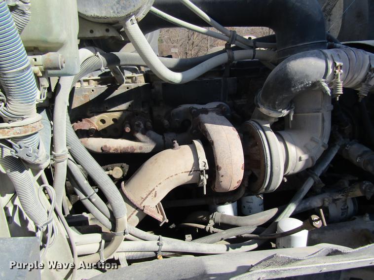 image for item DB5984 1995 International 9400 nurse tank truck