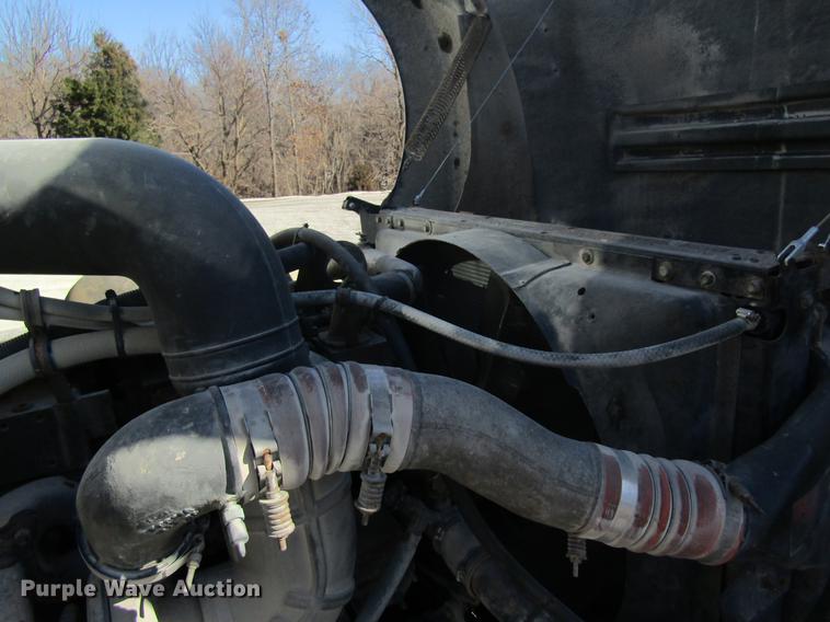 image for item DB5984 1995 International 9400 nurse tank truck