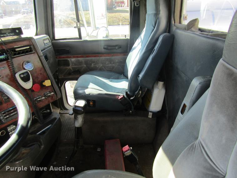 image for item DB5984 1995 International 9400 nurse tank truck