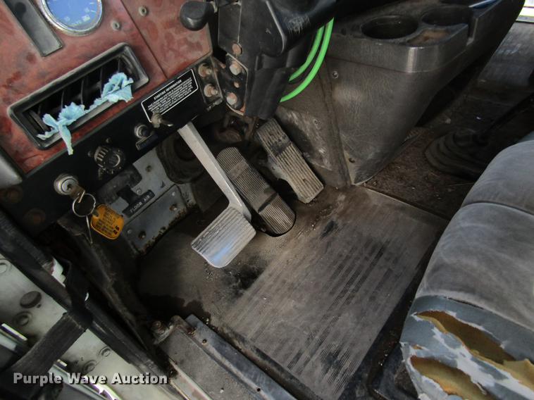 image for item DB5984 1995 International 9400 nurse tank truck