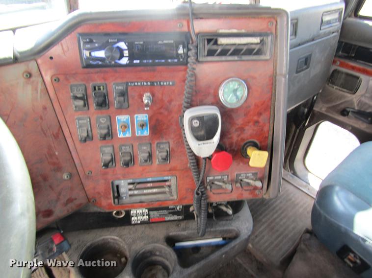 image for item DB5984 1995 International 9400 nurse tank truck