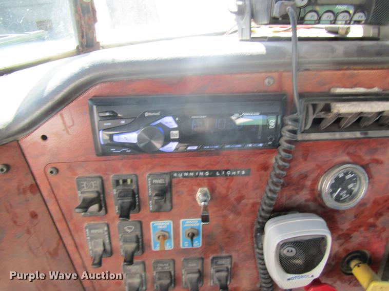 image for item DB5984 1995 International 9400 nurse tank truck