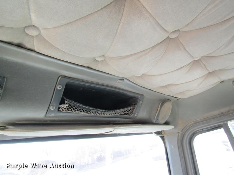 image for item DB5984 1995 International 9400 nurse tank truck