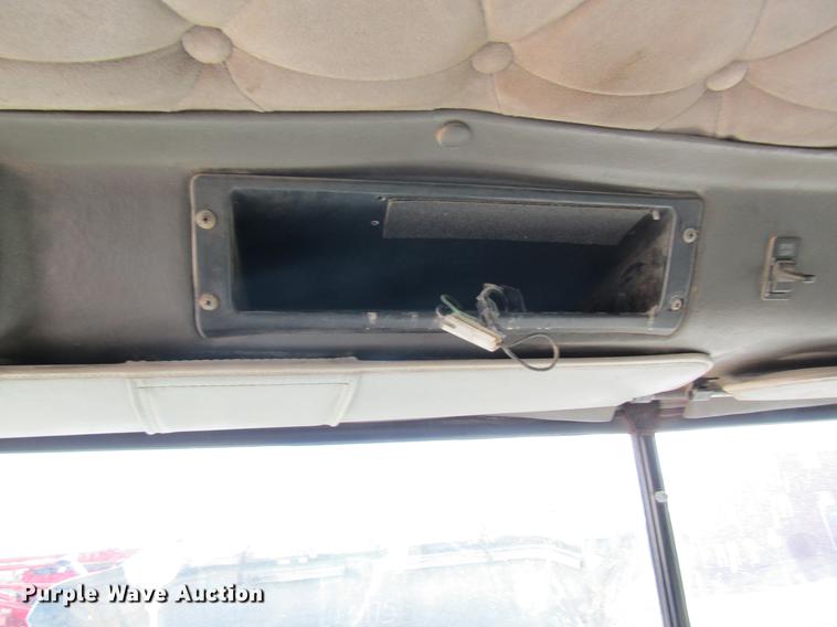 image for item DB5984 1995 International 9400 nurse tank truck