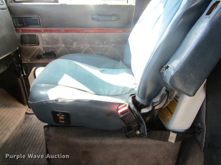 image for item DB5984 1995 International 9400 nurse tank truck