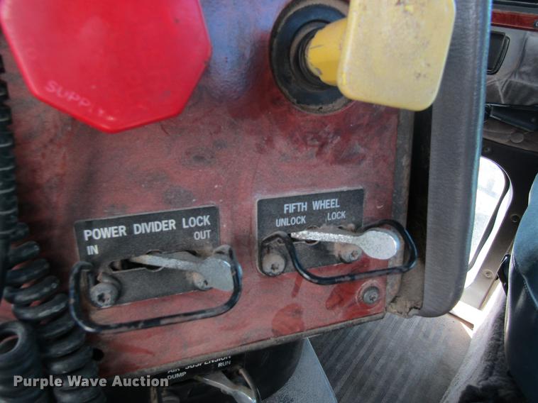 image for item DB5984 1995 International 9400 nurse tank truck