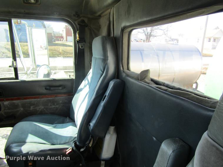 image for item DB5984 1995 International 9400 nurse tank truck