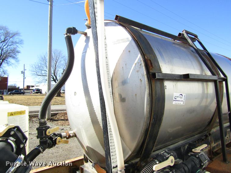 image for item DB5985 1998 Behnke B-B nurse tank trailer